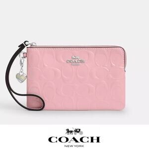 NWT ❤️ Coach Corner Zip Wristlet In Signature Leather With Heart Charm